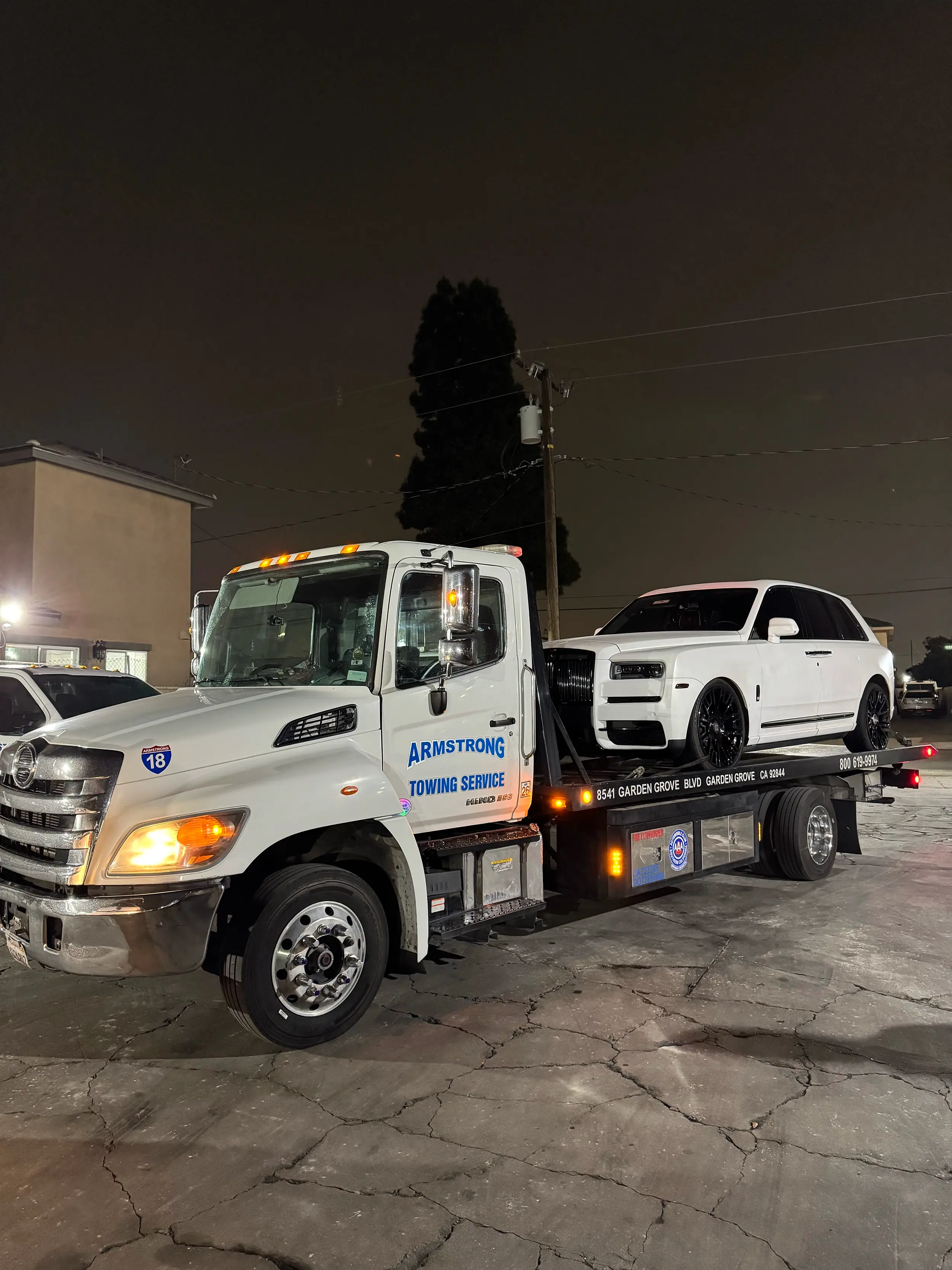 Loading disabled vehicle in commercial area